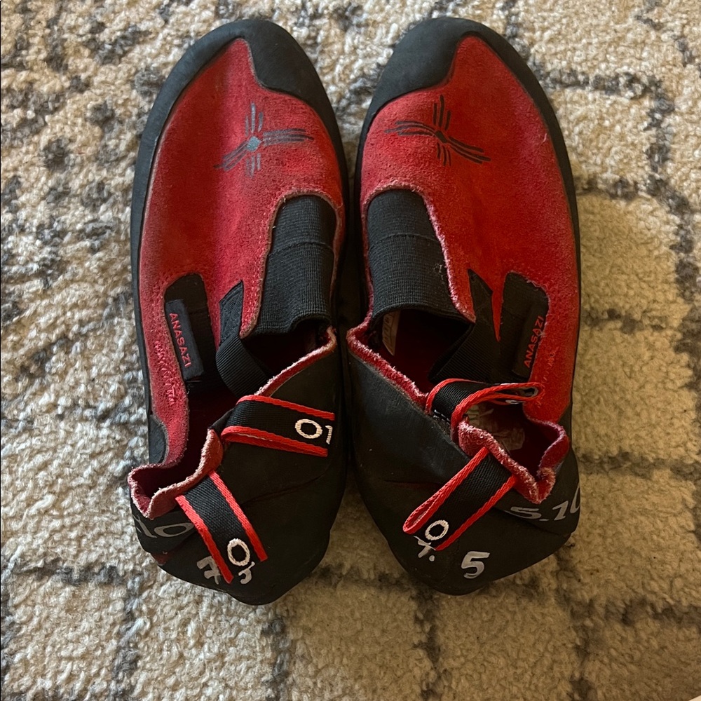 Men’s 5.10 Anasazi moccasym 
Size 7.5
Euro 40